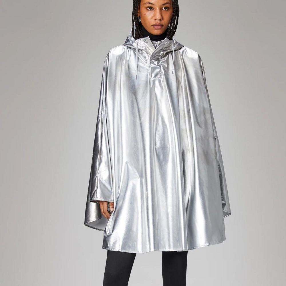 Rain’s silver metallic Cape Coat M